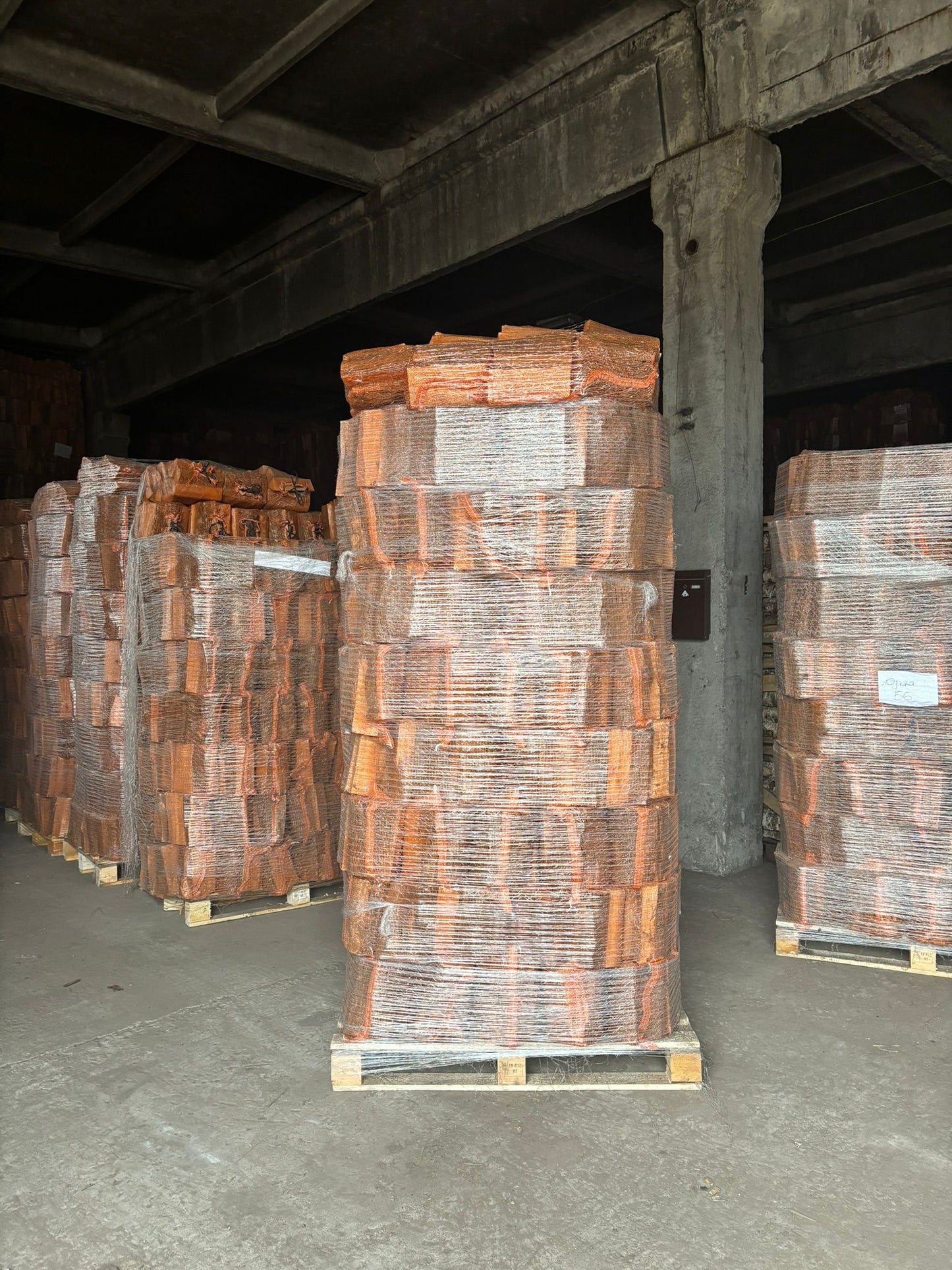 Kiln Dried Hardwood Logs - 30l Net- Pallet Deals